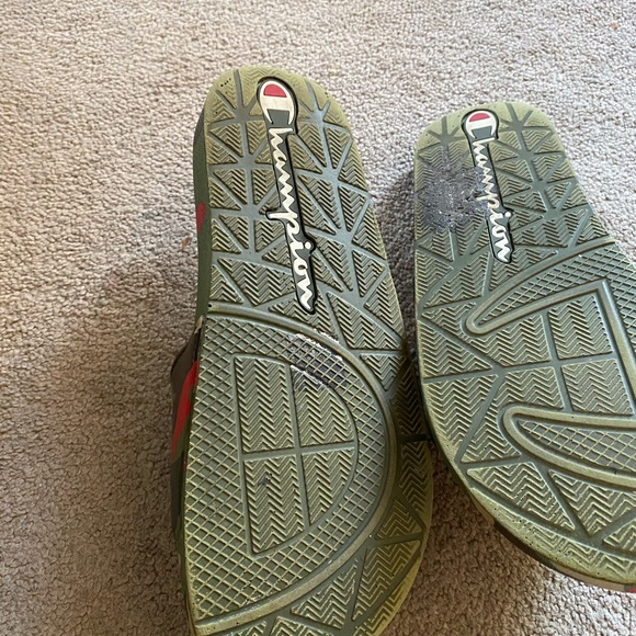 Mens size 9 Champion camouflage slides. - Picture 3 of 3